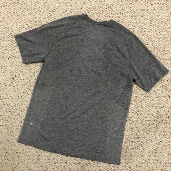 Men's Lululemon Gray Metal Vent Tech Short Sleeve Slim Fit Athletic Shirt Medium - Picture 2 of 6